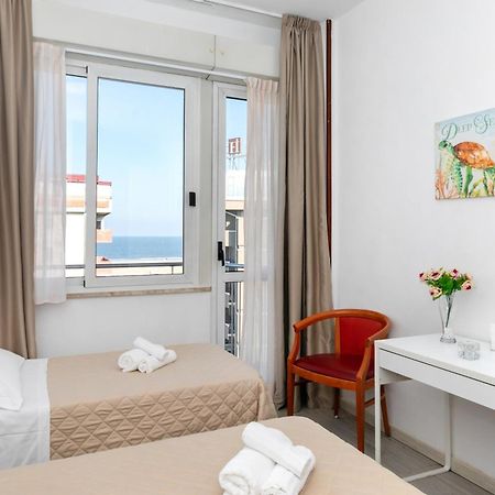 Hotel La Perla Rimini Buitenkant foto