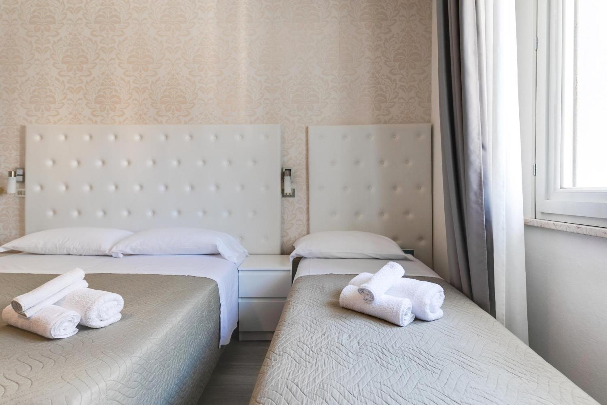 Hotel La Perla Rimini Buitenkant foto