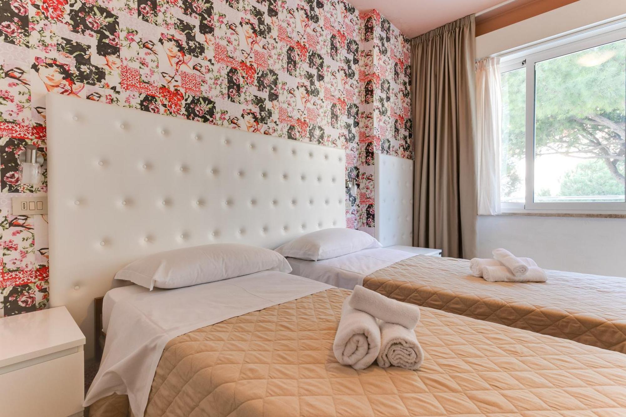 Hotel La Perla Rimini Buitenkant foto