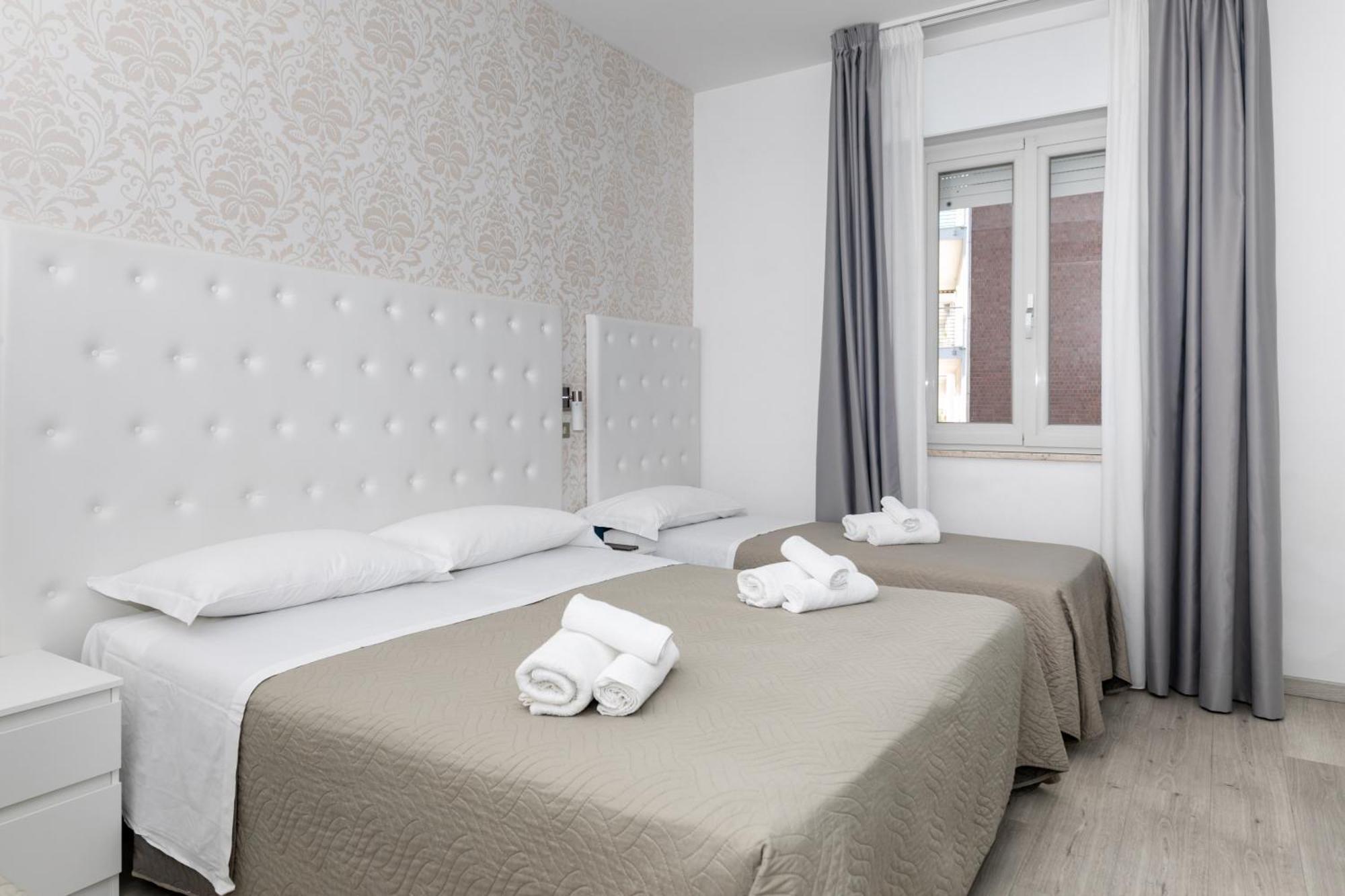 Hotel La Perla Rimini Buitenkant foto