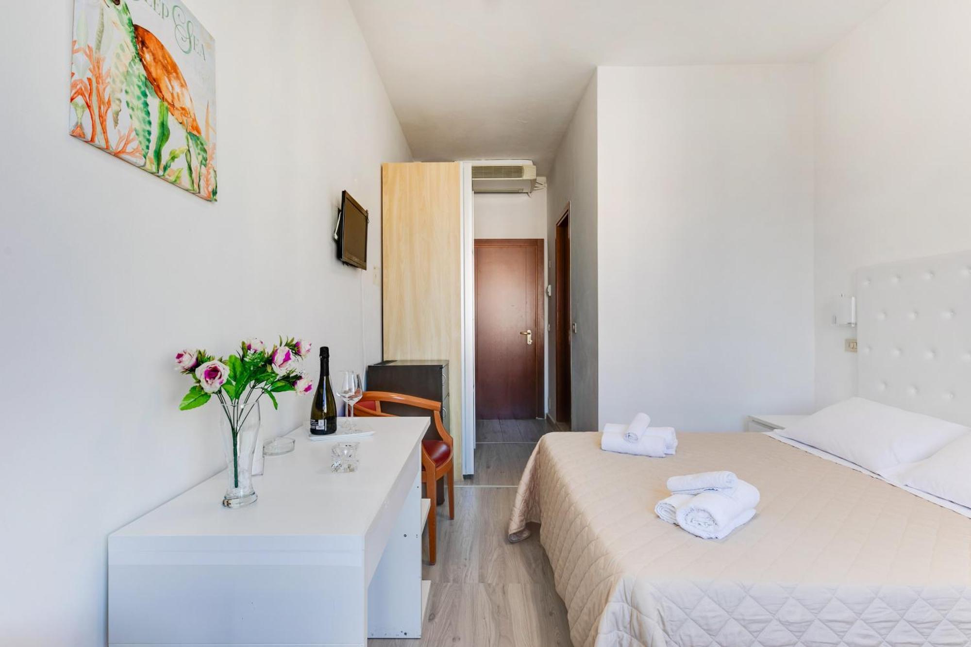 Hotel La Perla Rimini Buitenkant foto