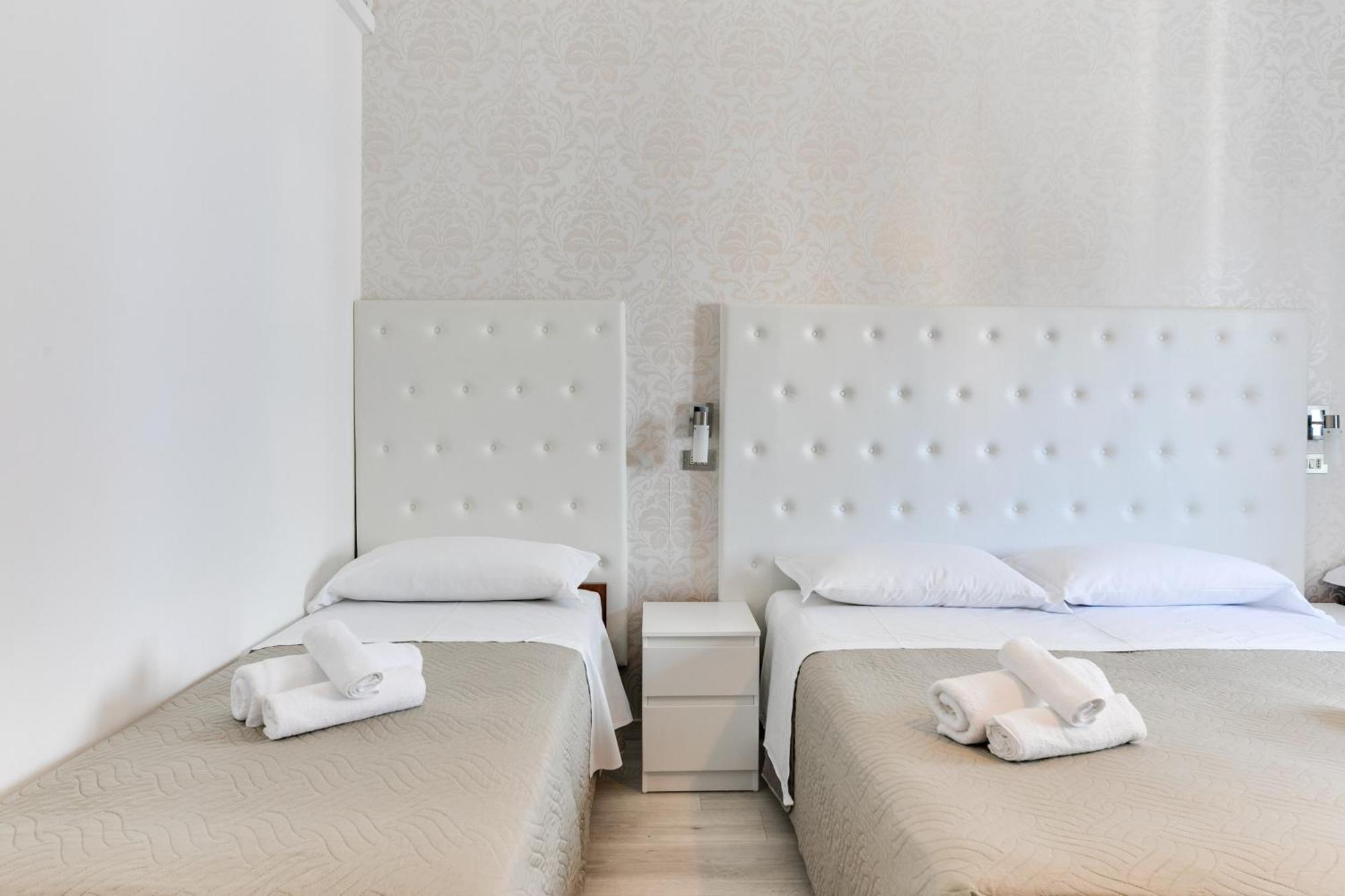 Hotel La Perla Rimini Buitenkant foto