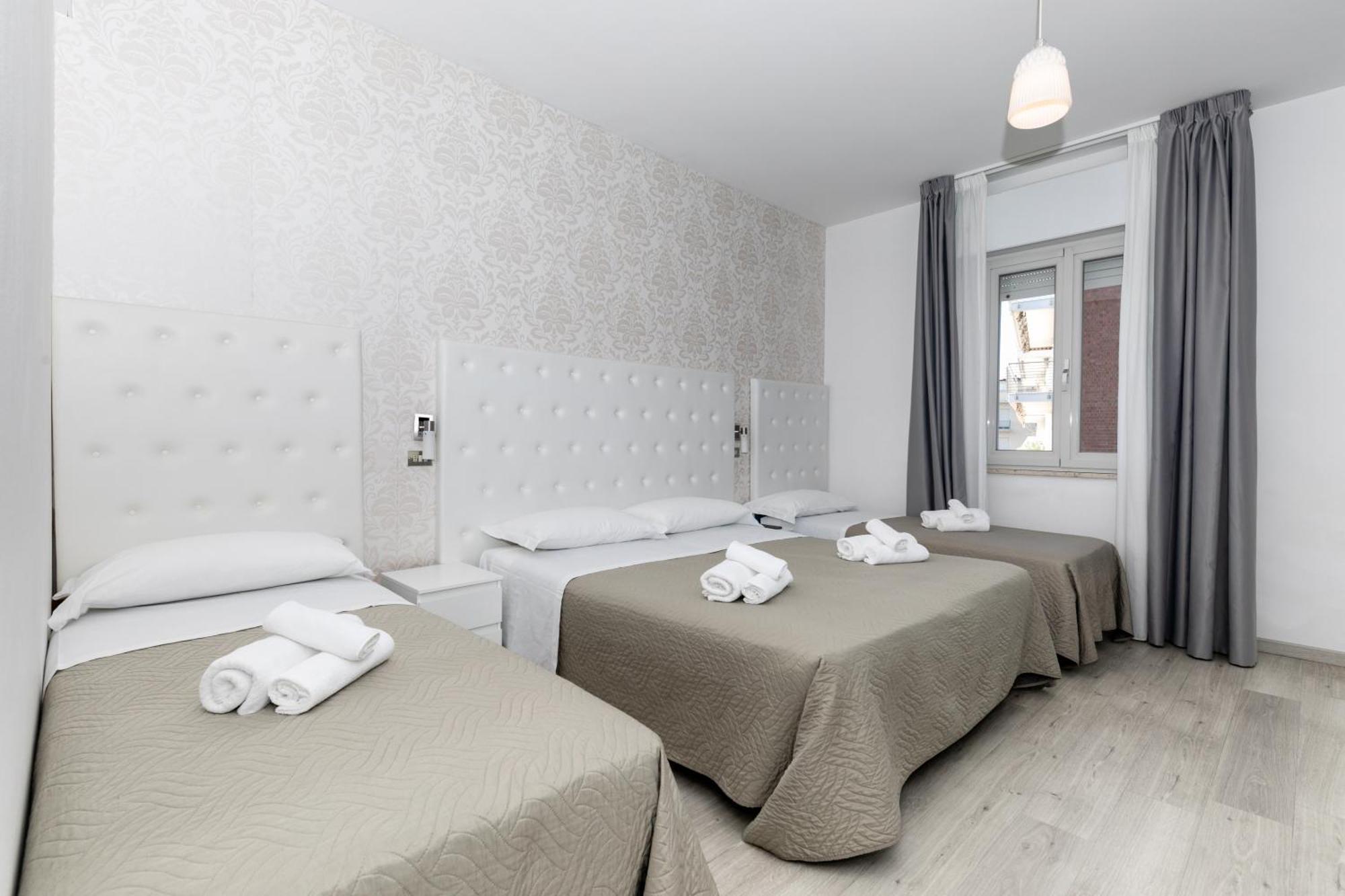 Hotel La Perla Rimini Buitenkant foto