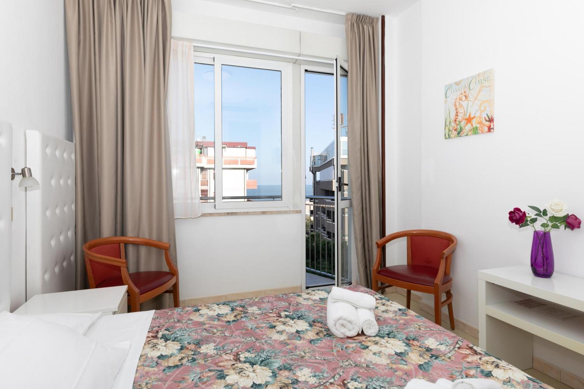 Hotel La Perla Rimini Buitenkant foto