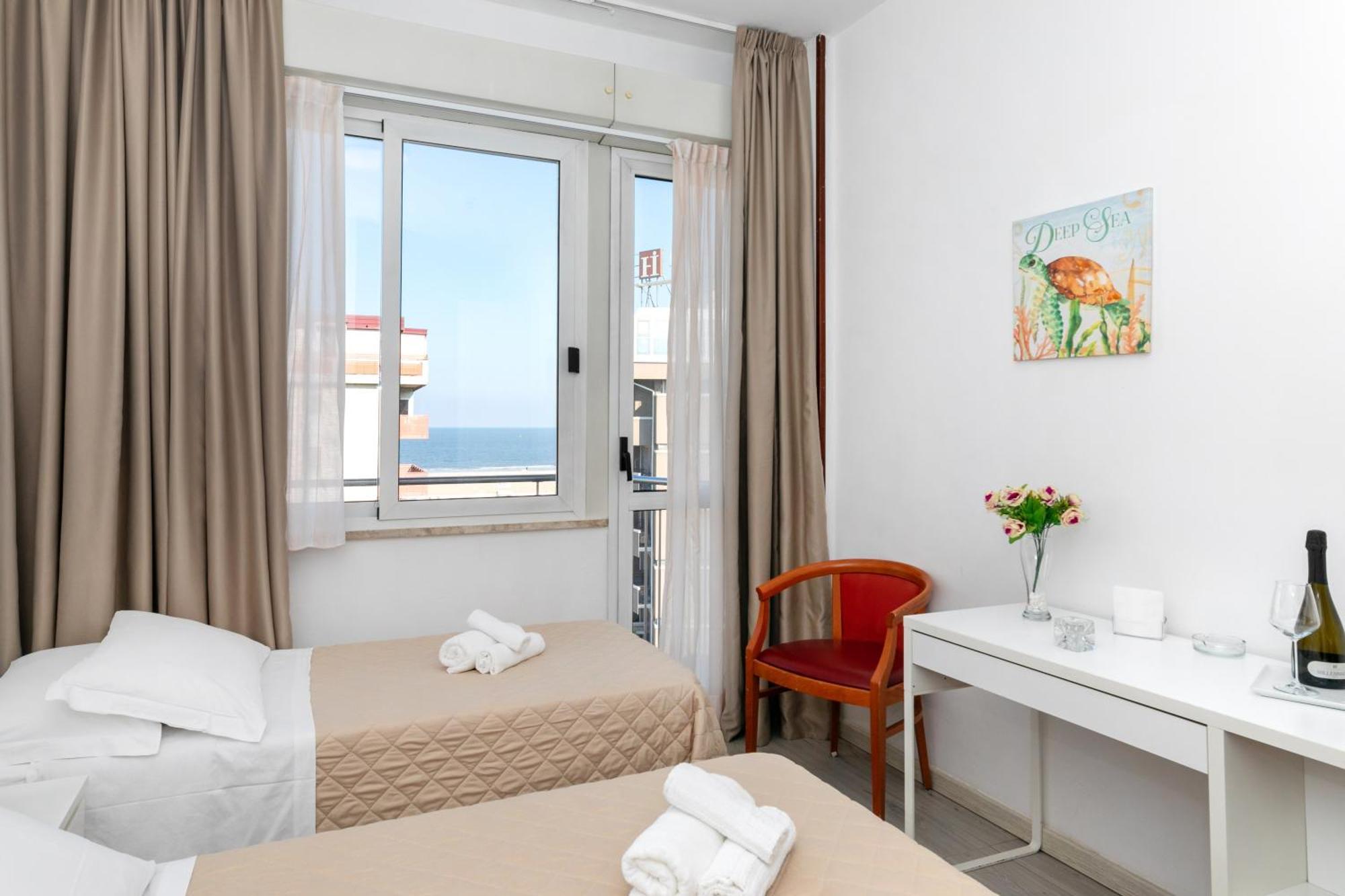 Hotel La Perla Rimini Buitenkant foto