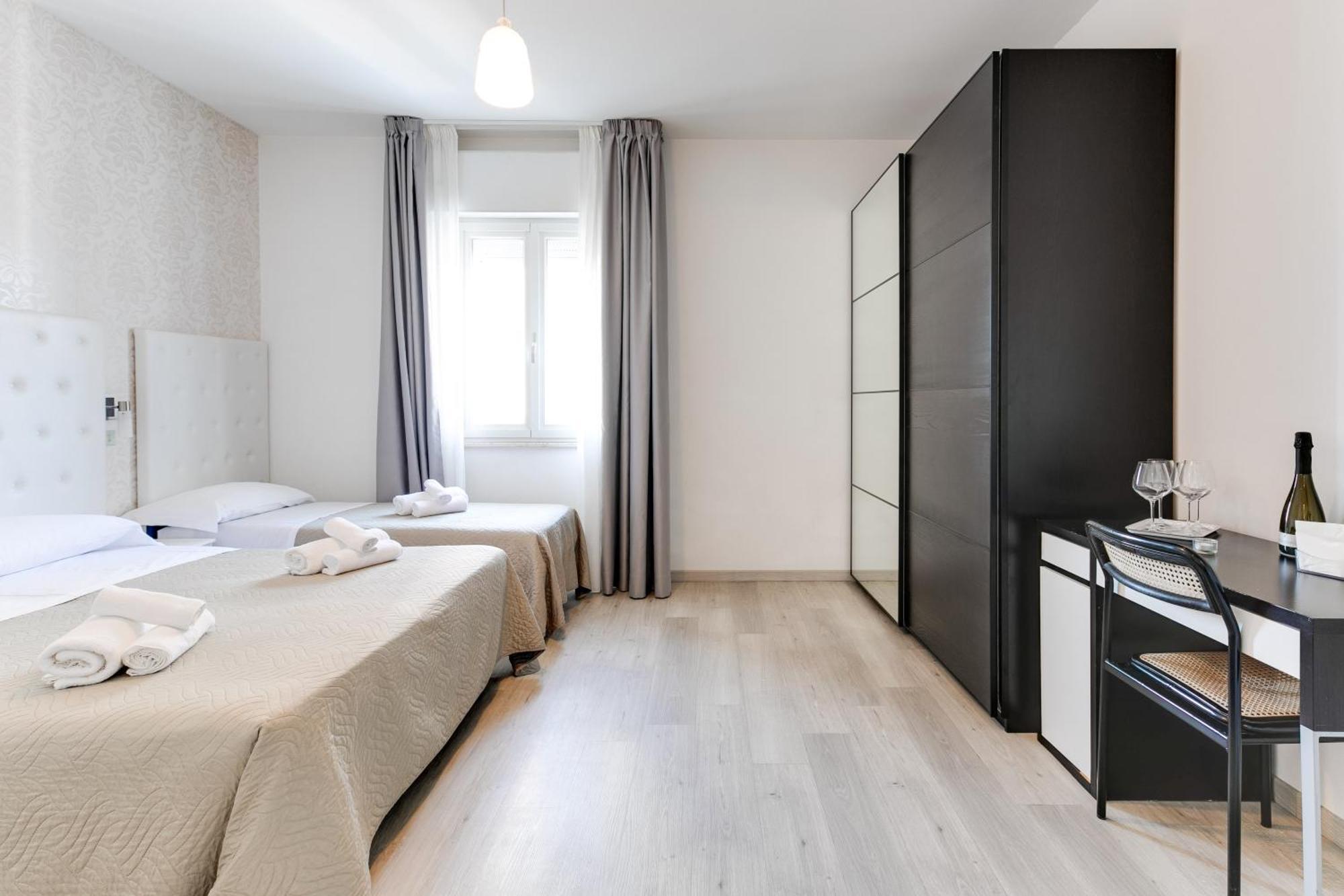 Hotel La Perla Rimini Buitenkant foto