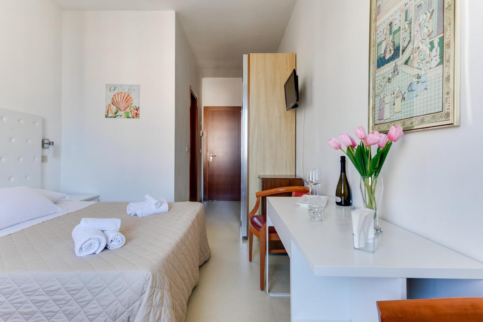 Hotel La Perla Rimini Buitenkant foto