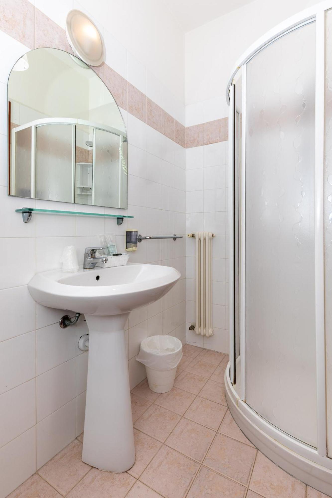 Hotel La Perla Rimini Buitenkant foto