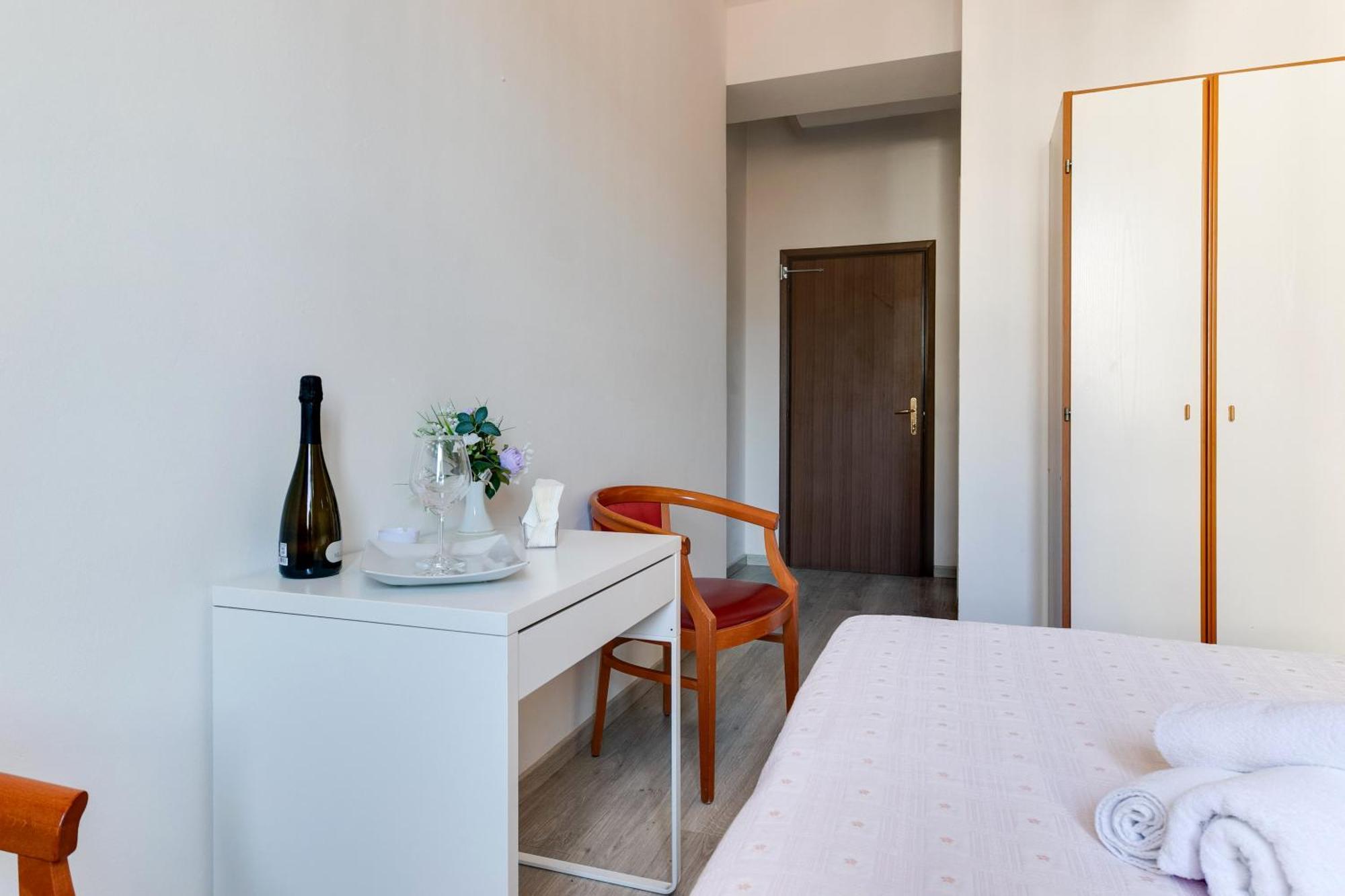 Hotel La Perla Rimini Buitenkant foto