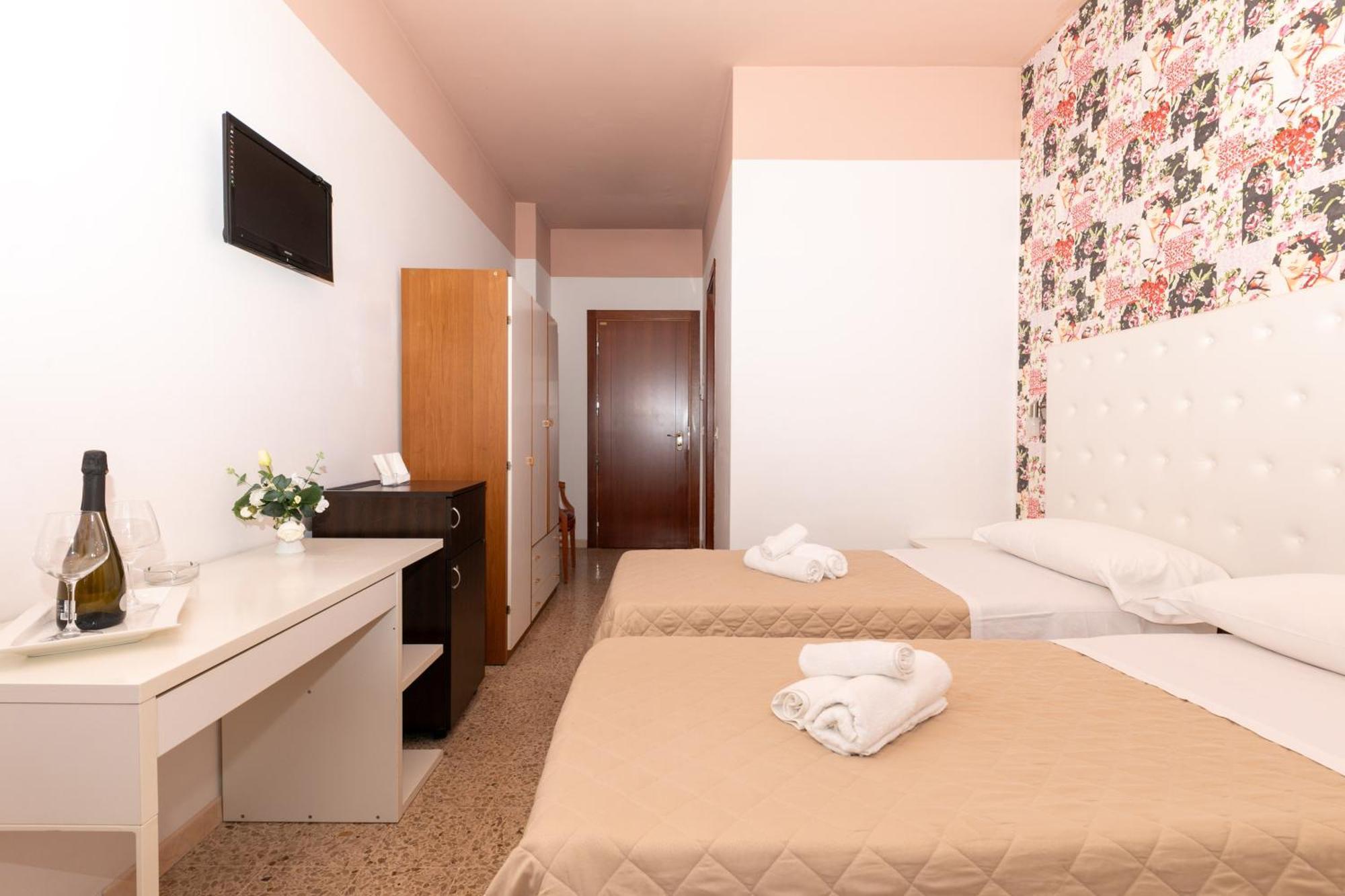 Hotel La Perla Rimini Buitenkant foto