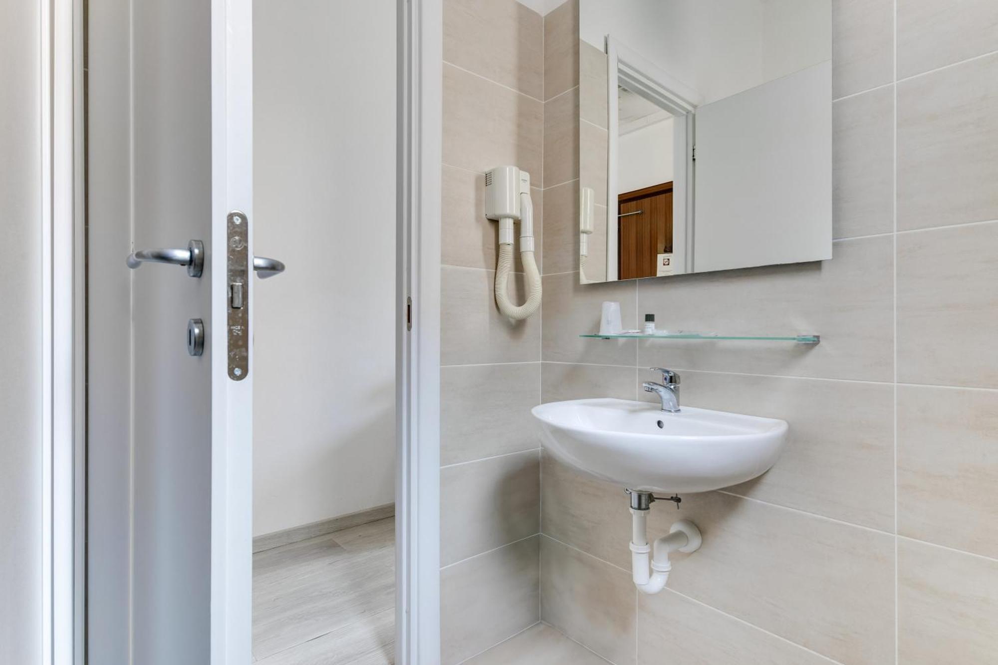 Hotel La Perla Rimini Buitenkant foto