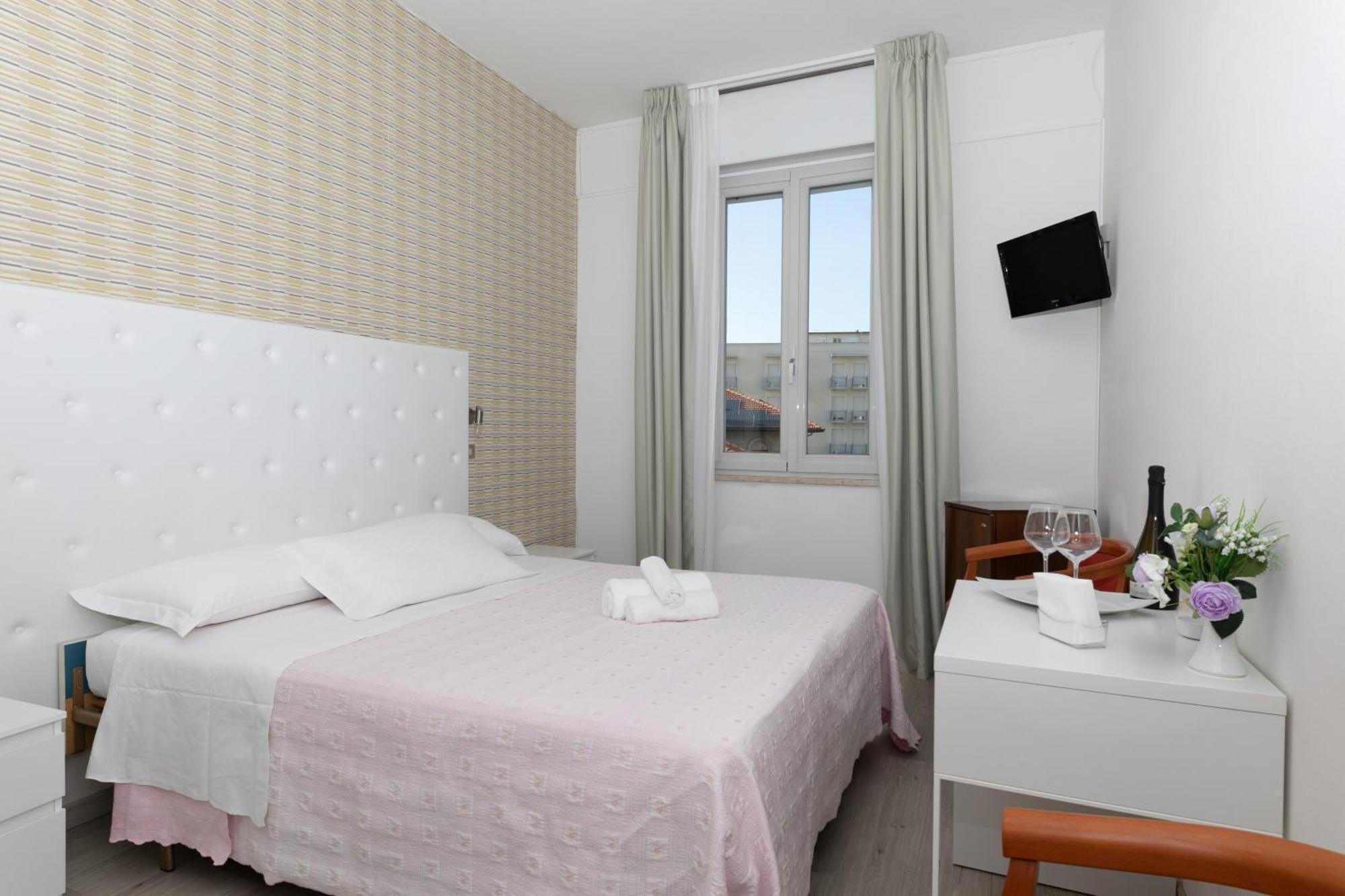 Hotel La Perla Rimini Buitenkant foto