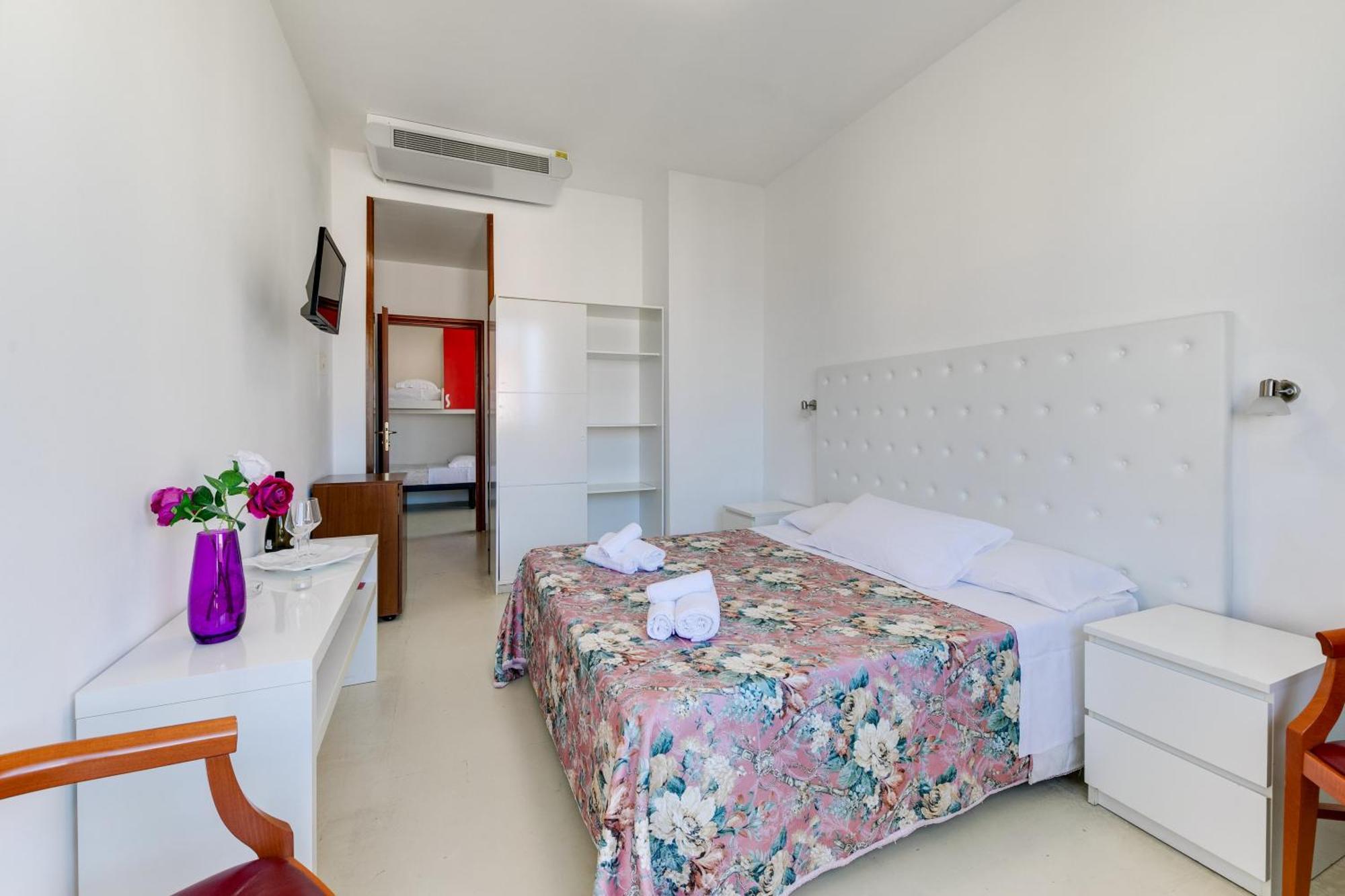 Hotel La Perla Rimini Buitenkant foto