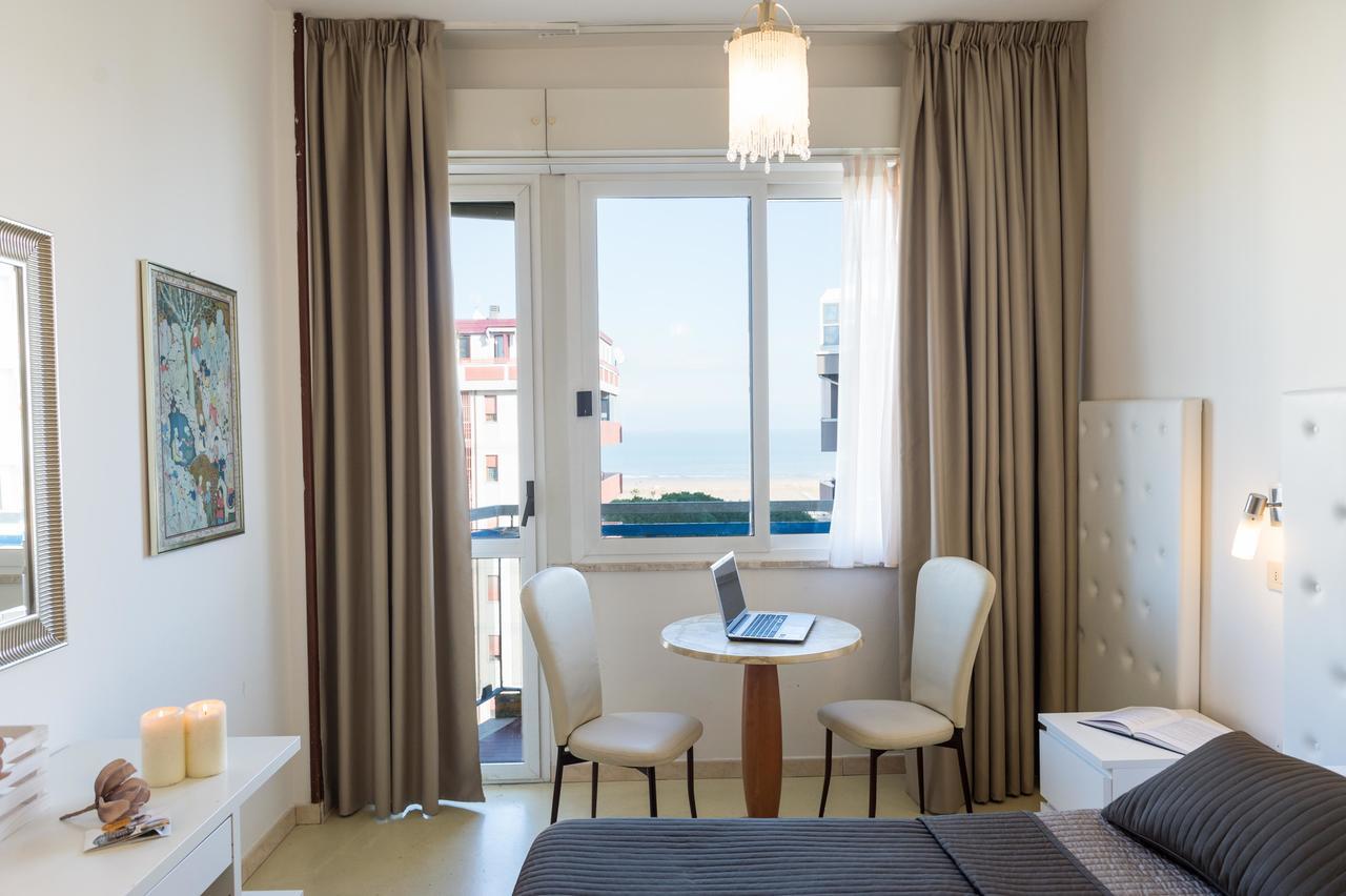 Hotel La Perla Rimini Buitenkant foto