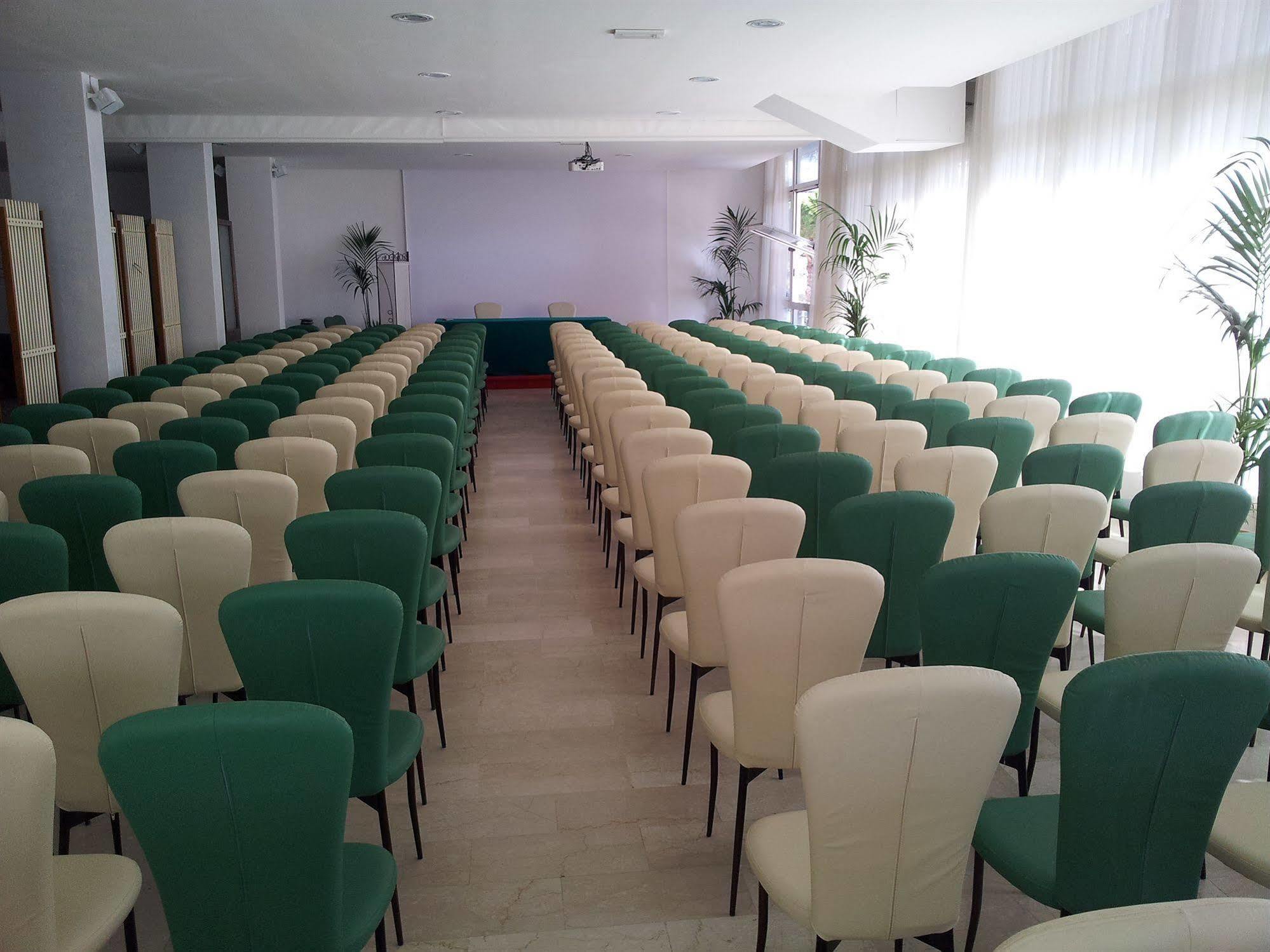 Hotel La Perla Rimini Buitenkant foto